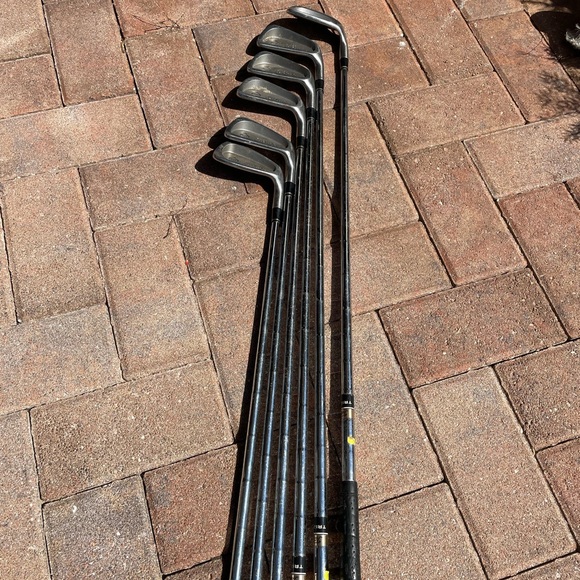 Titleist DCI 7 Pc Iron Set In Right Handed - Picture 7 of 12